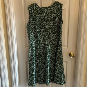 Gorgeous green and white floral print sleeveless woman’s dress Size 2XL -BNWOT